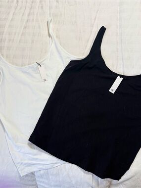 Banana Republic Set of 2  Black and White Slim Scoop Tank Set
